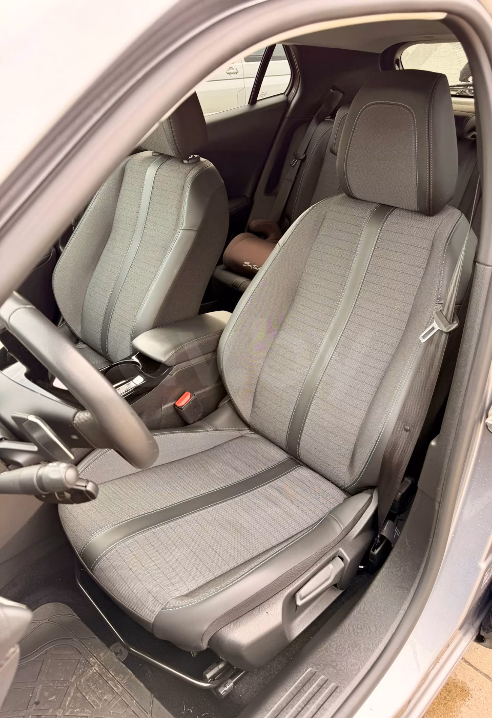 Peugeot 2008 фото 8