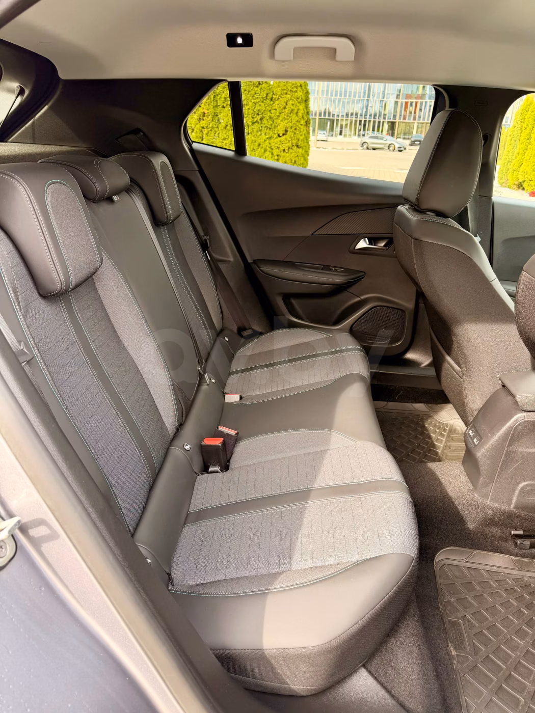 Peugeot 2008 фото 9