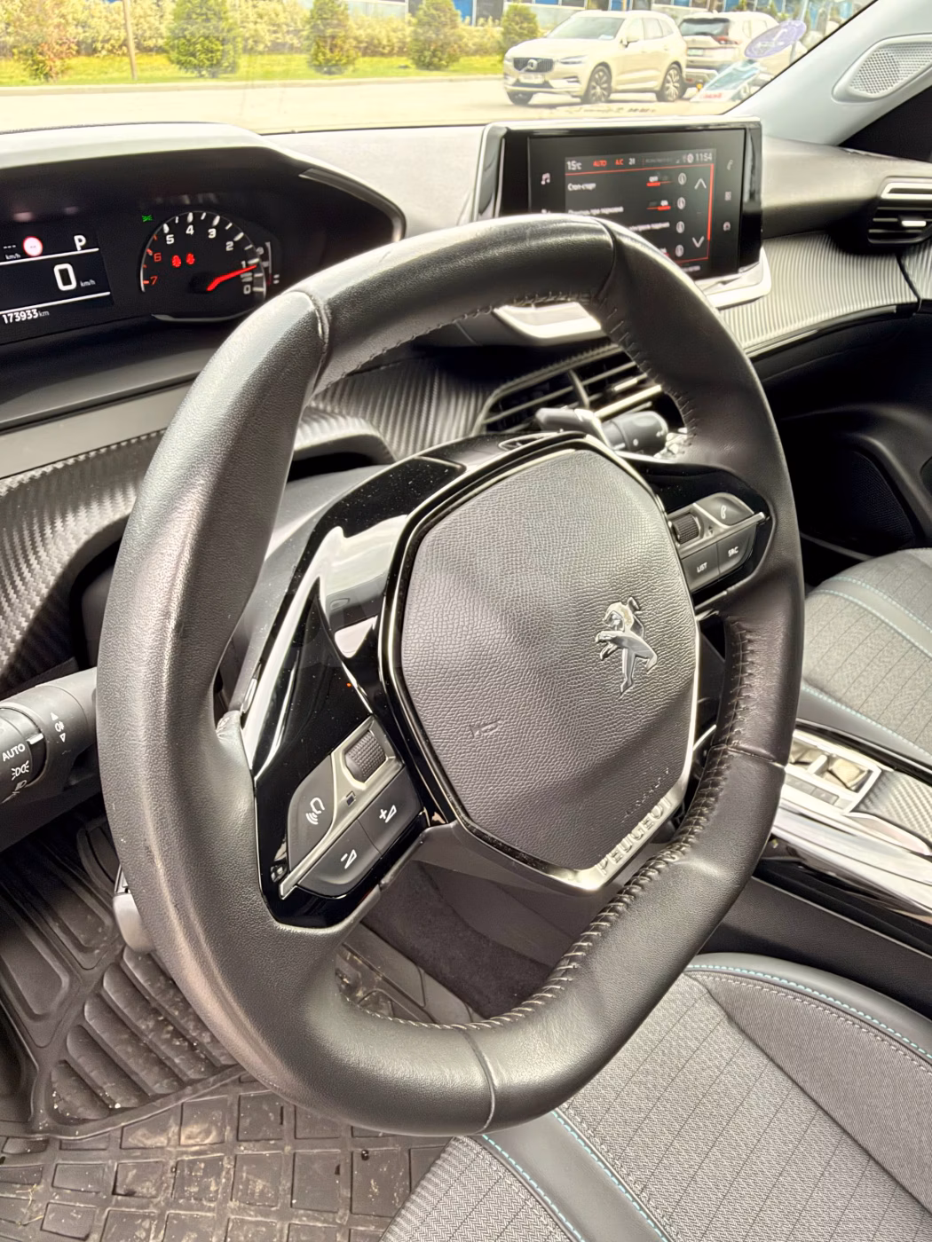 Peugeot 2008 фото 11