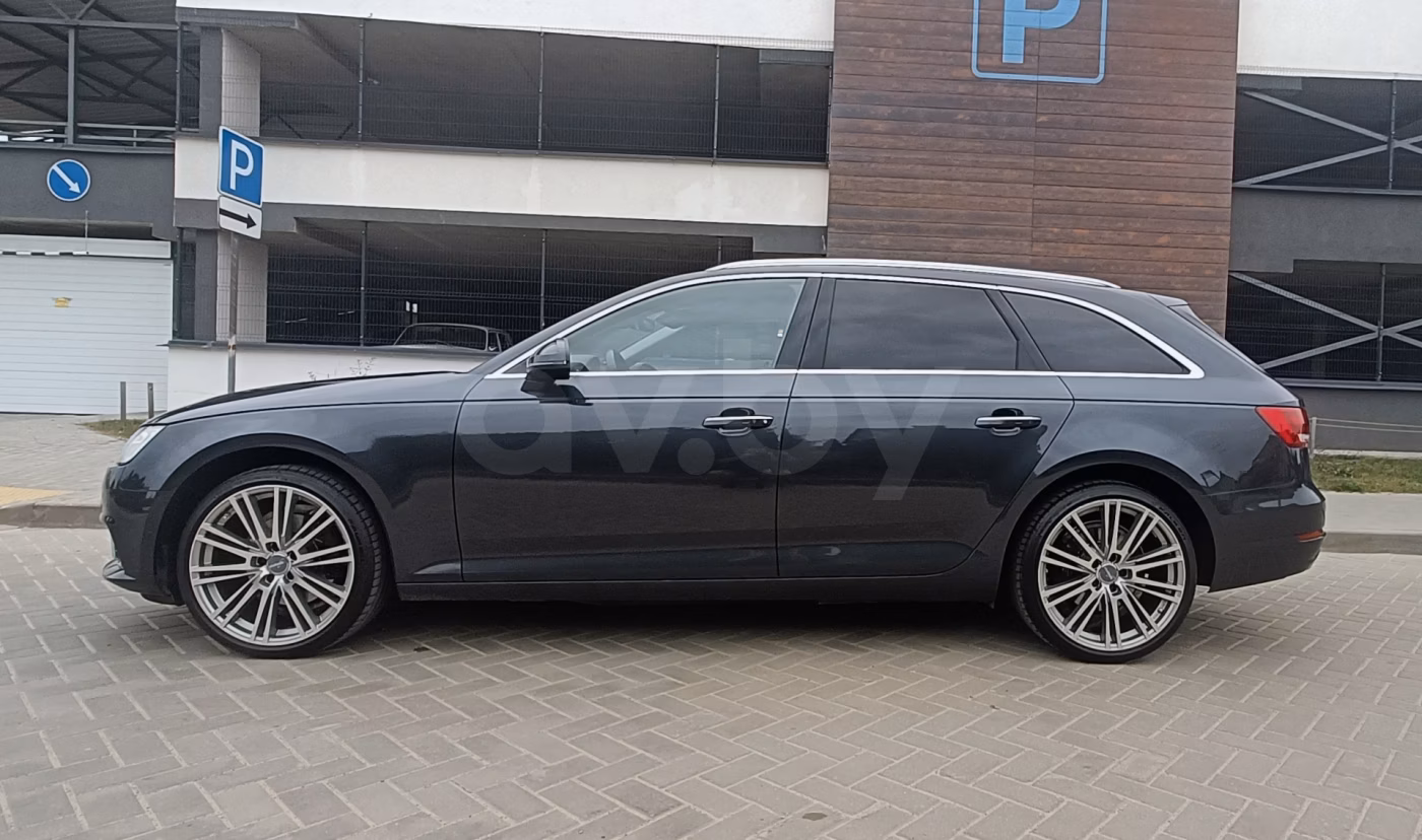 Audi A4 фото 5