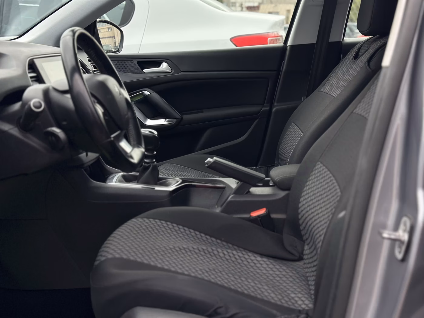 Peugeot 308 фото 9