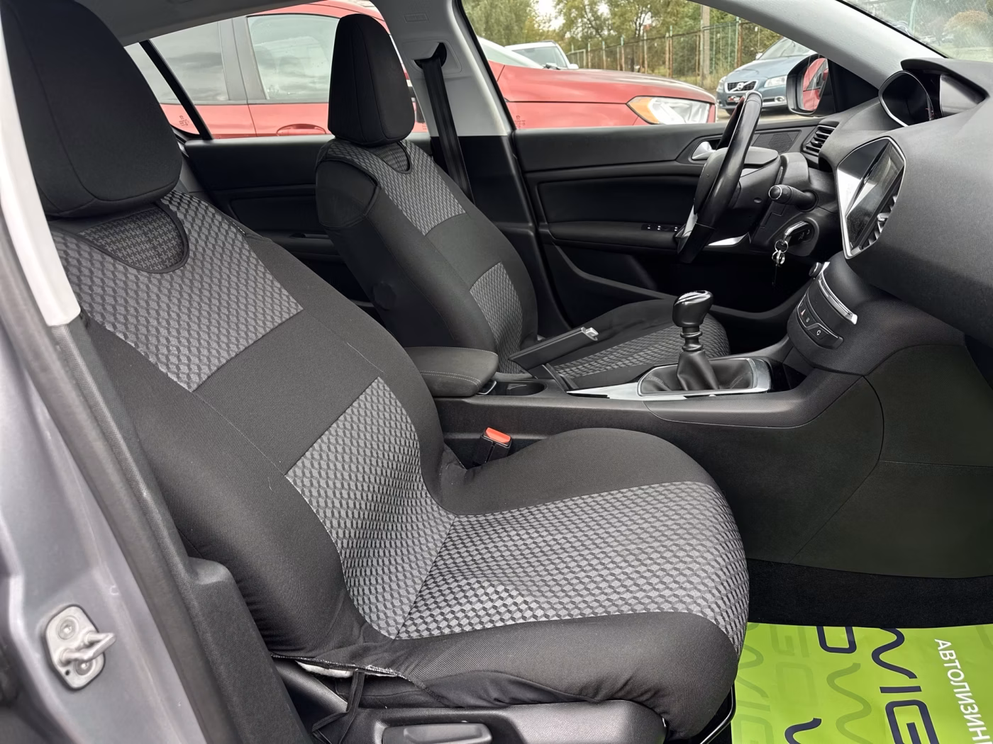 Peugeot 308 фото 15