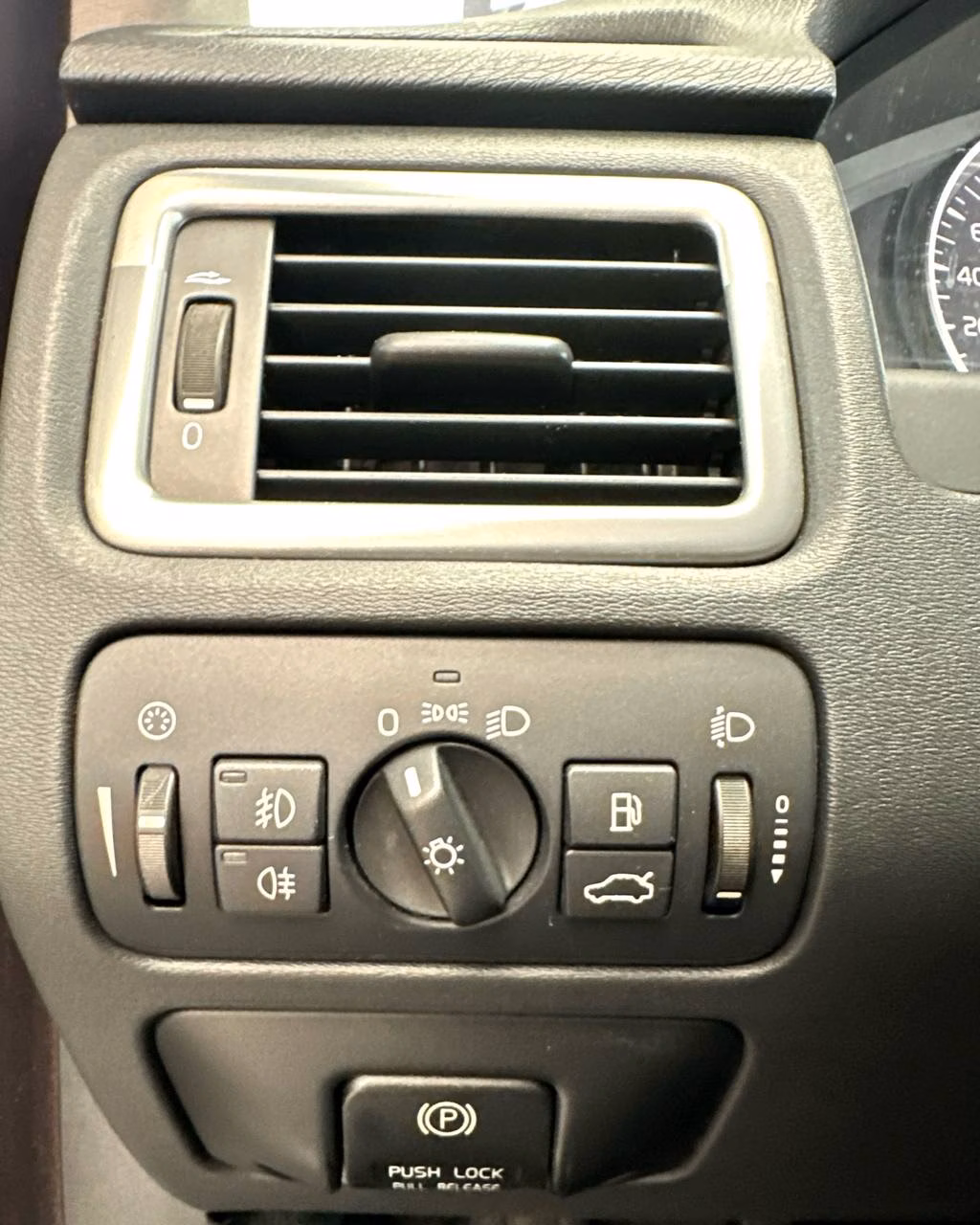 Volvo V70 фото 10