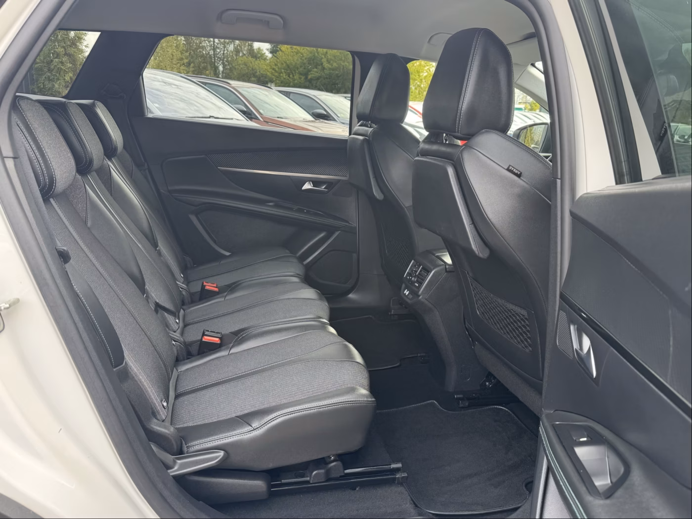 Peugeot 5008 фото 17