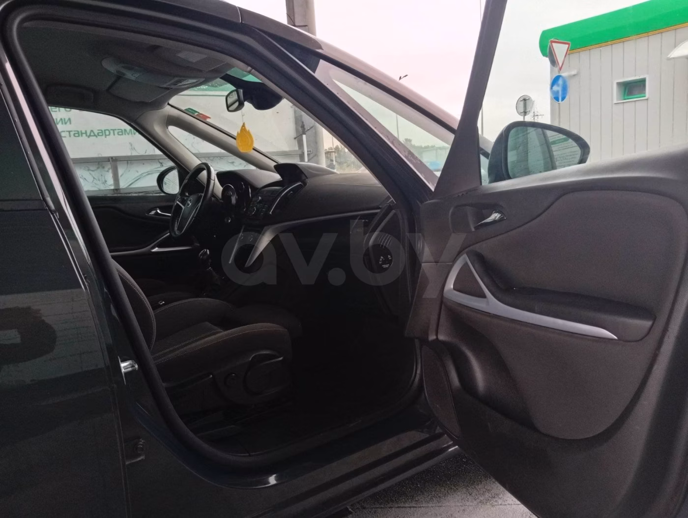 Opel Zafira фото 10