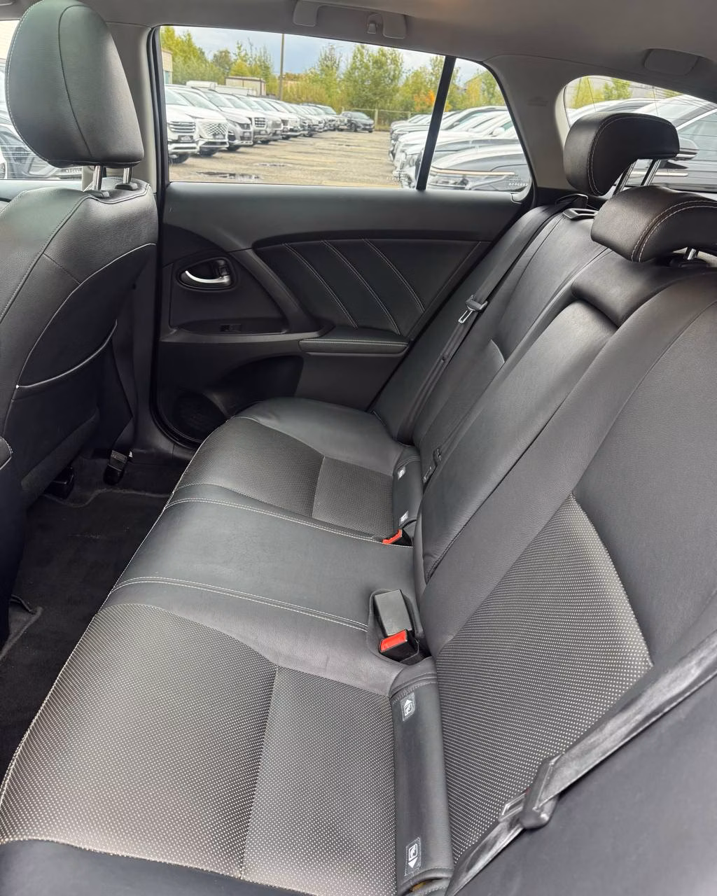 Toyota Avensis фото 9