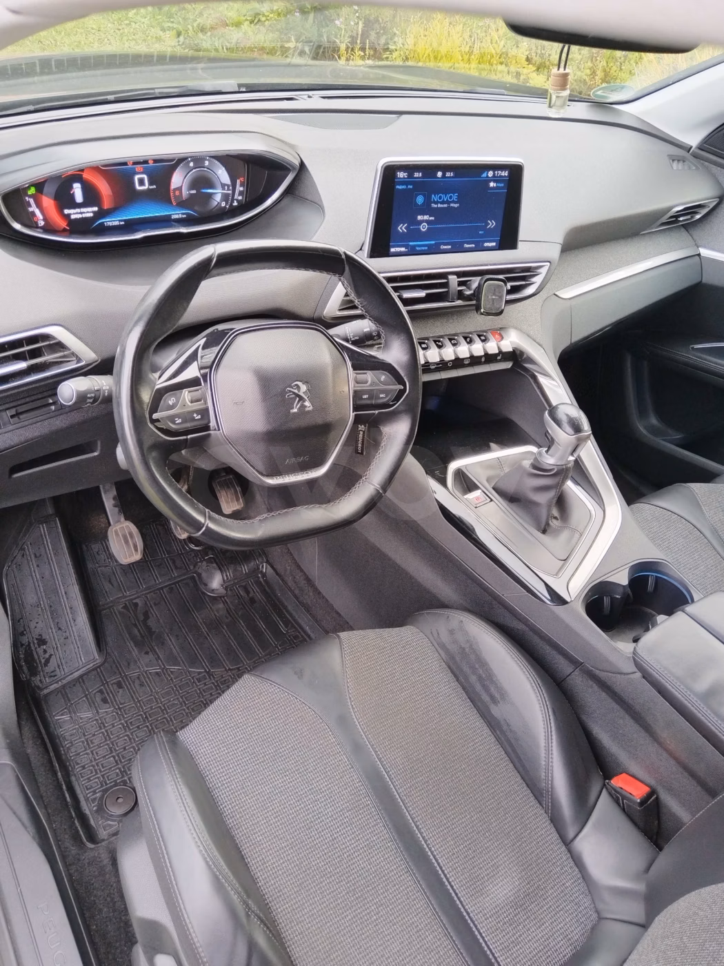 Peugeot 5008 фото 4