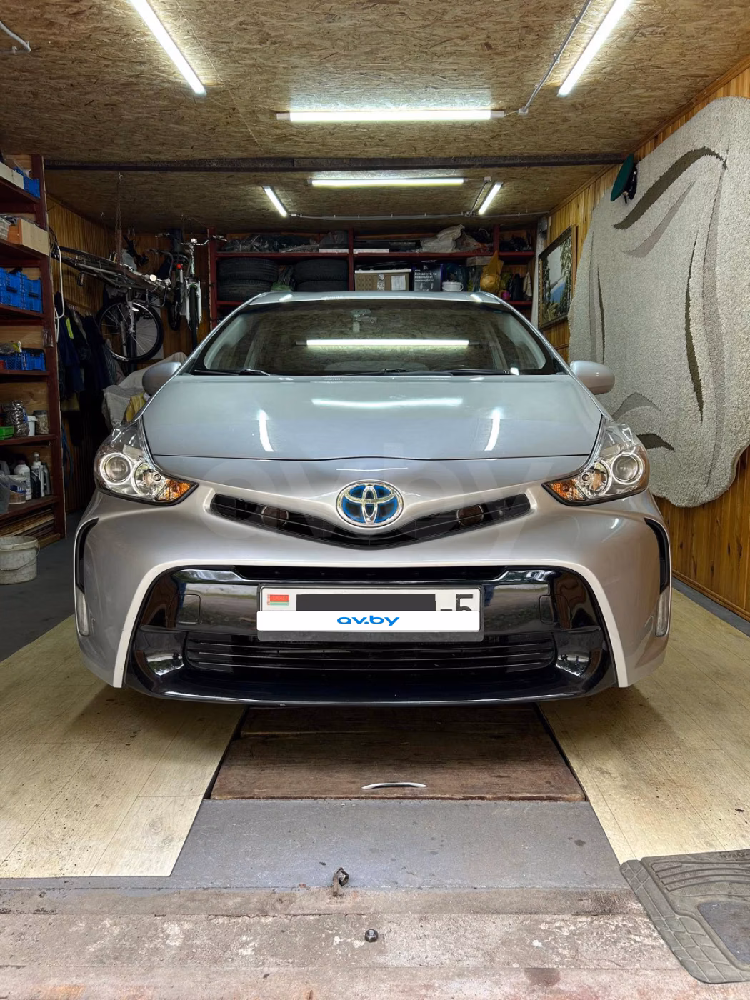 Toyota Prius V(+) фото 2