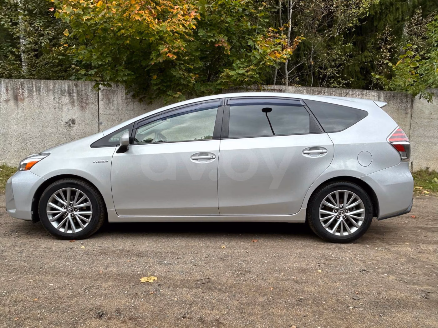 Toyota Prius V(+) фото 4