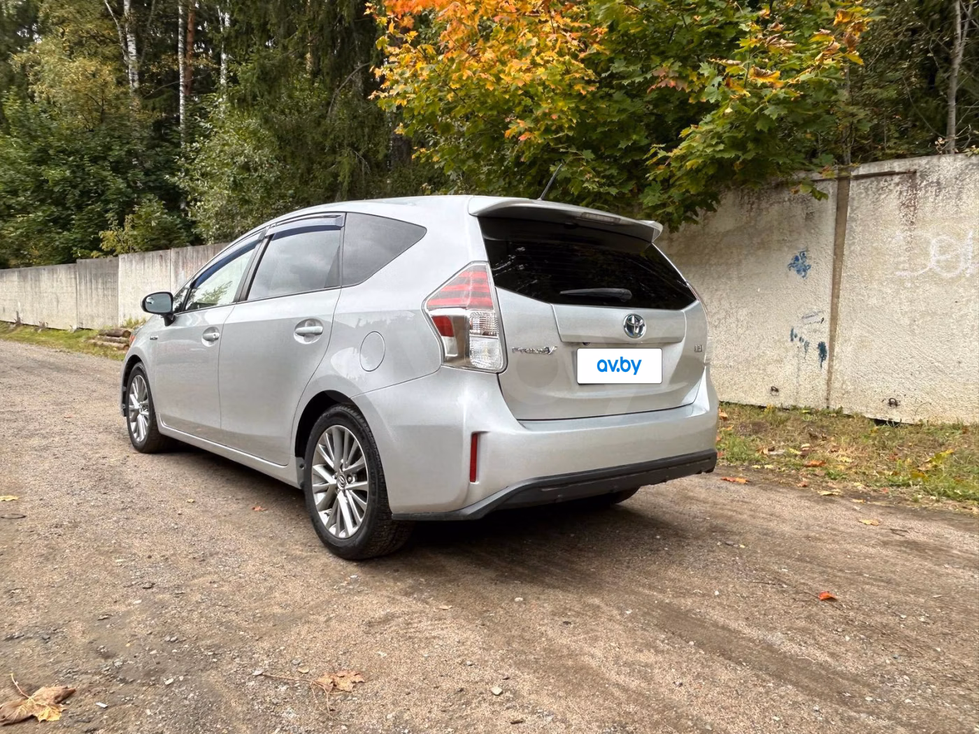 Toyota Prius V(+) фото 5
