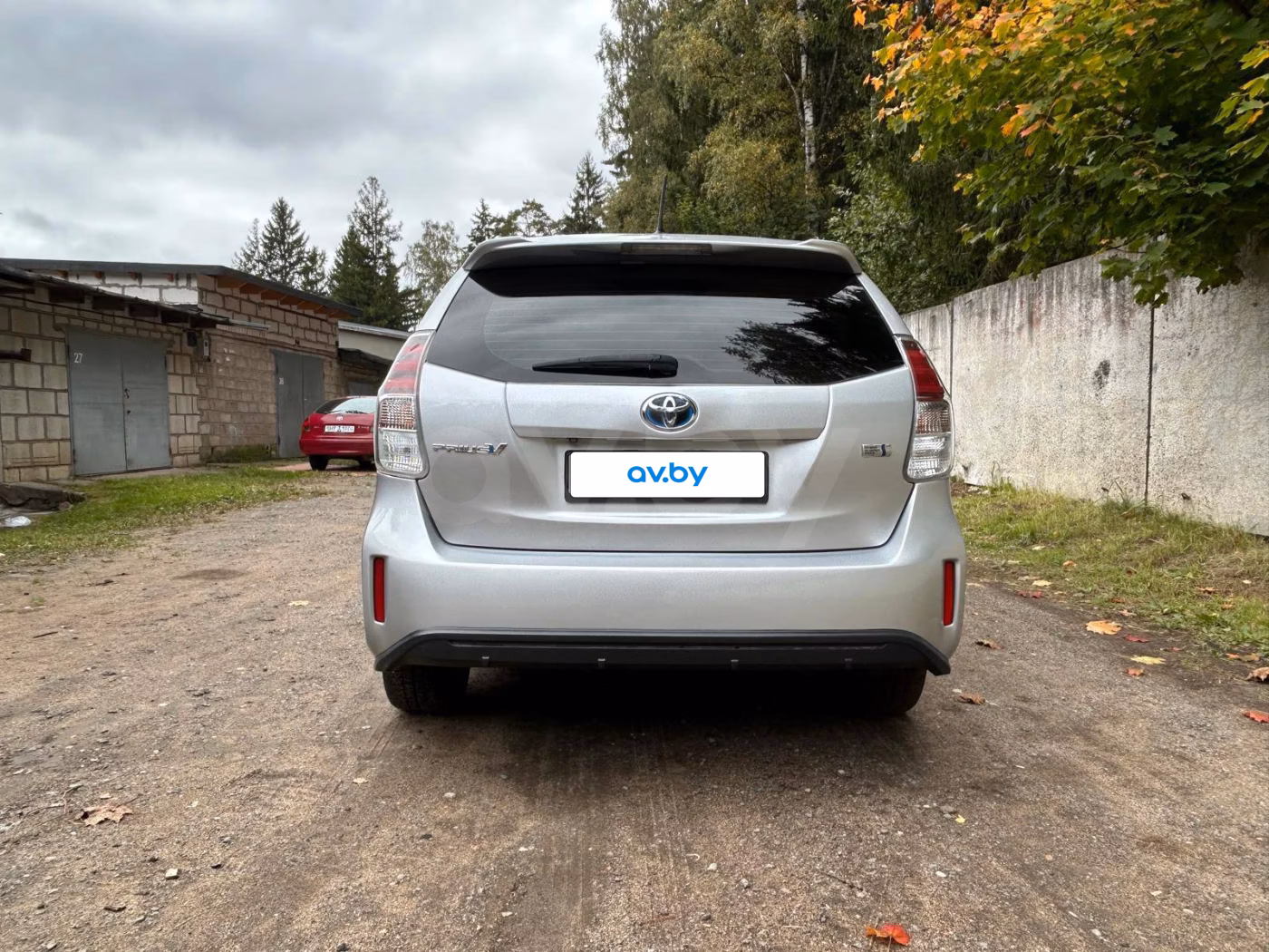 Toyota Prius V(+) фото 6