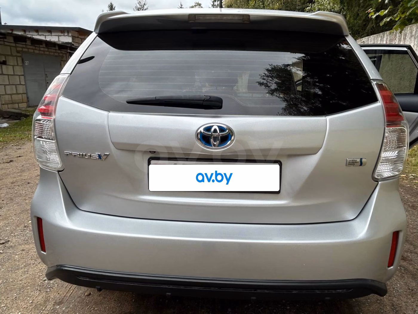 Toyota Prius V(+) фото 7