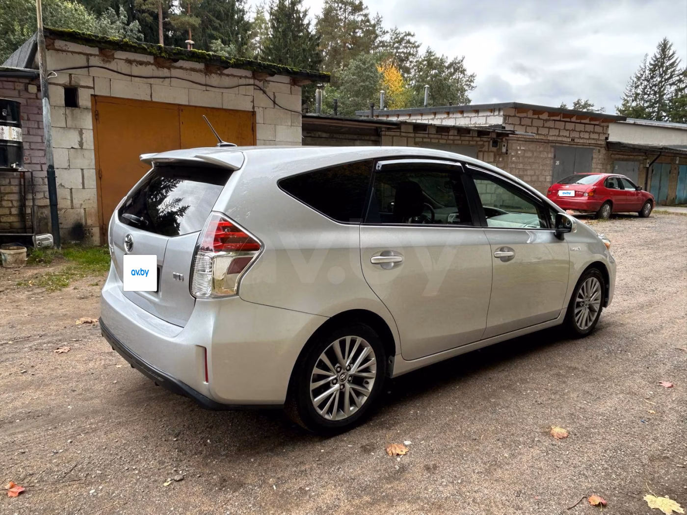 Toyota Prius V(+) фото 8