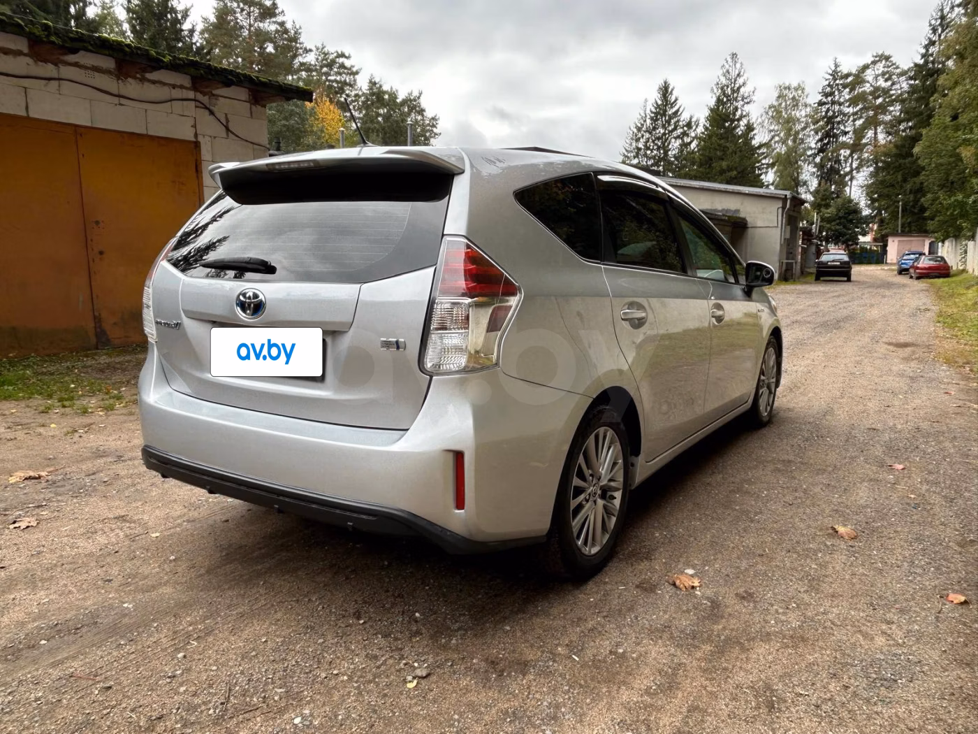 Toyota Prius V(+) фото 9