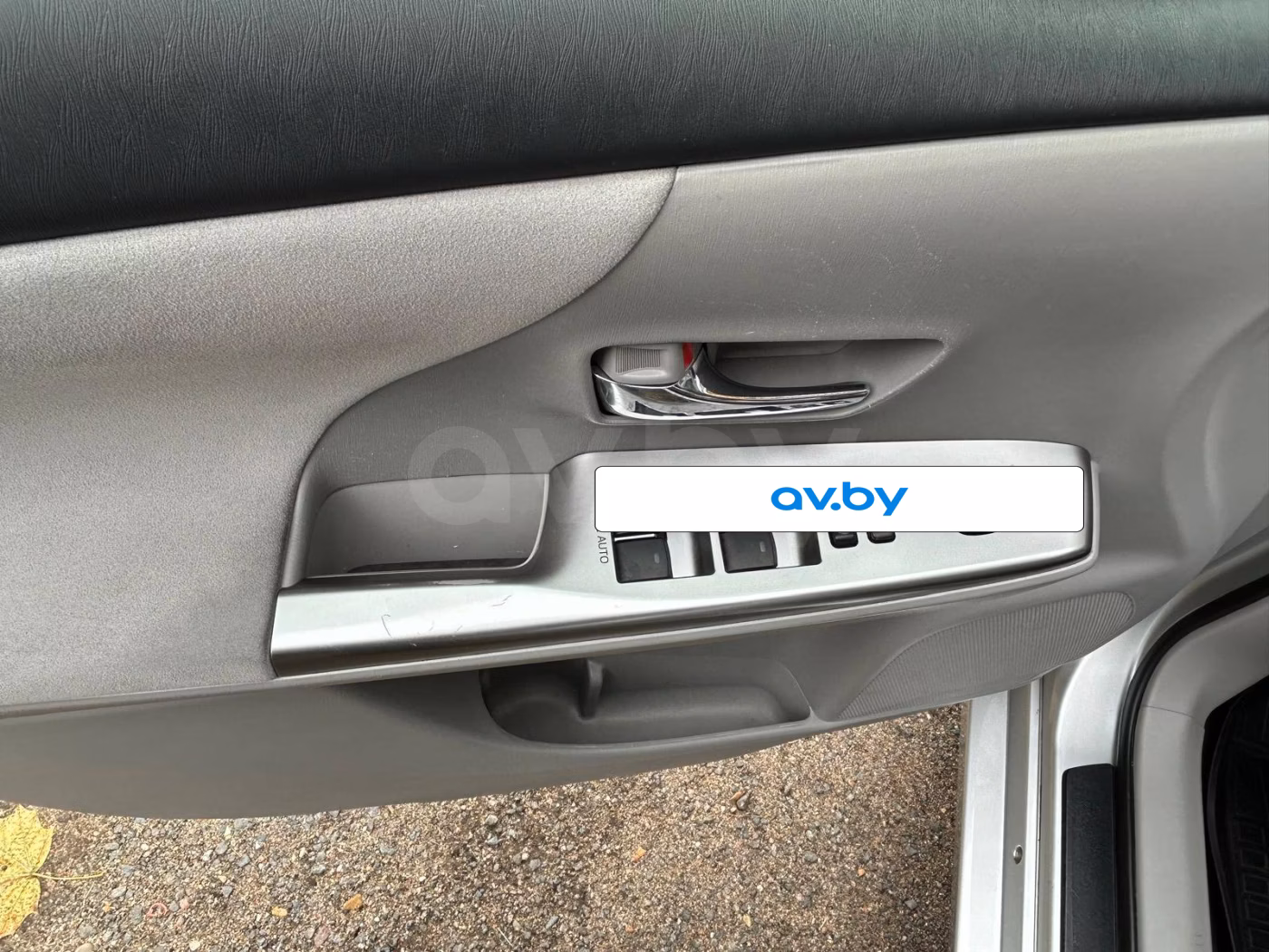 Toyota Prius V(+) фото 11