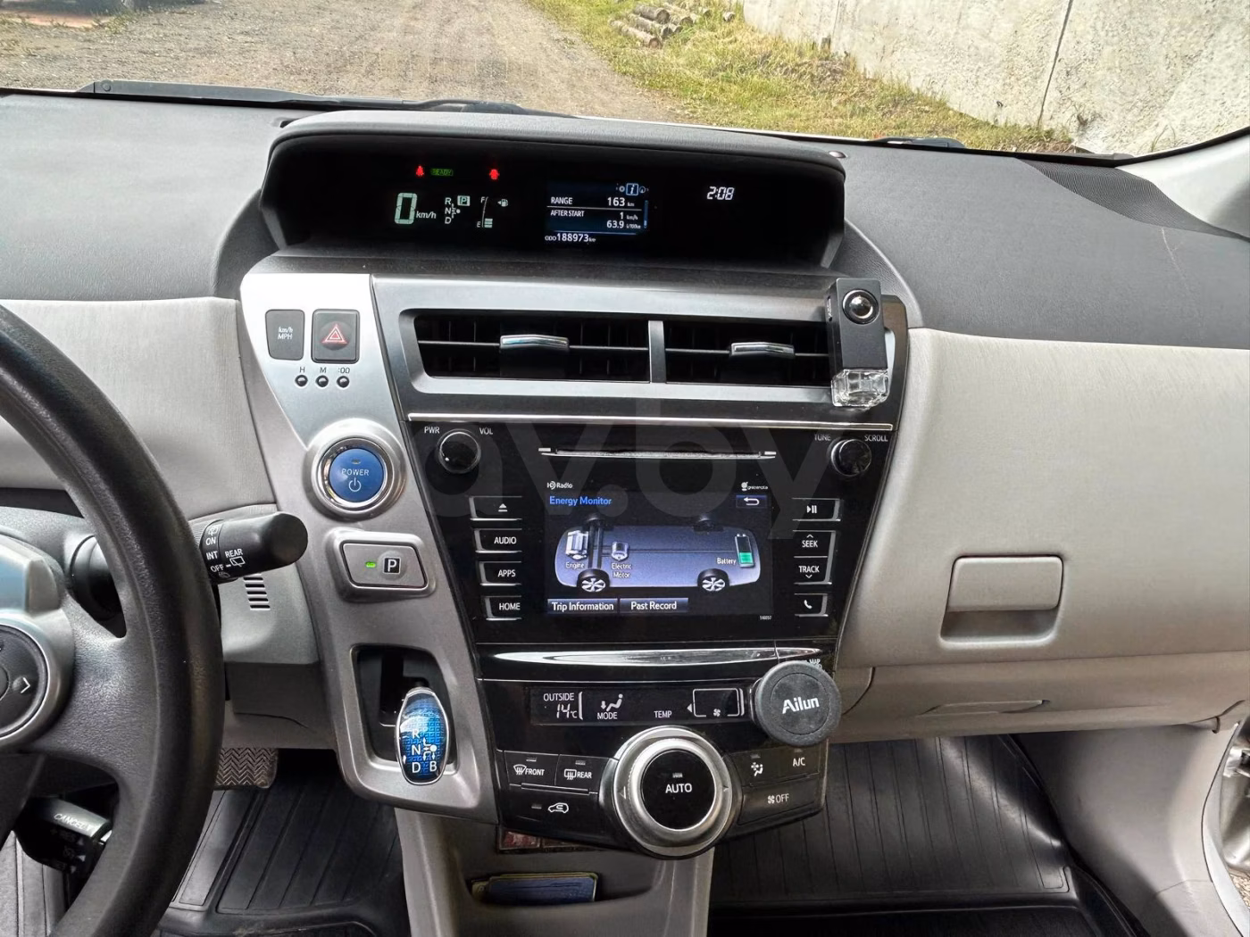 Toyota Prius V(+) фото 17