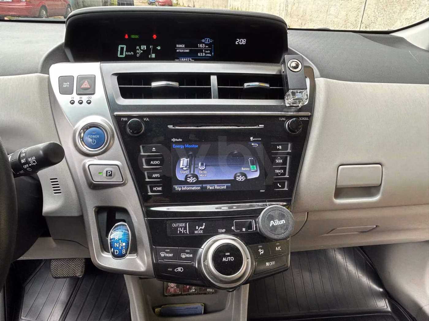 Toyota Prius V(+) фото 18