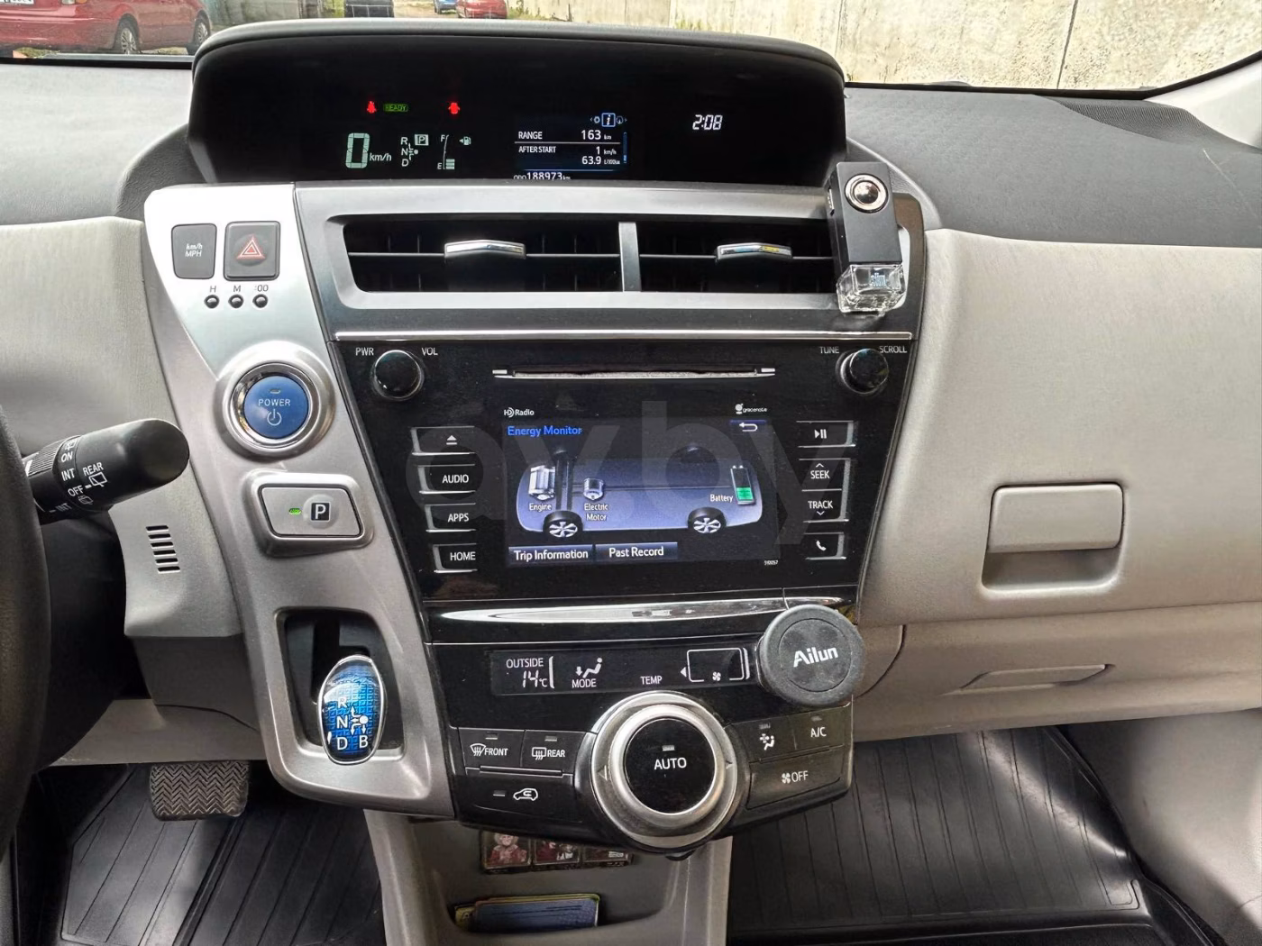 Toyota Prius V(+) фото 19