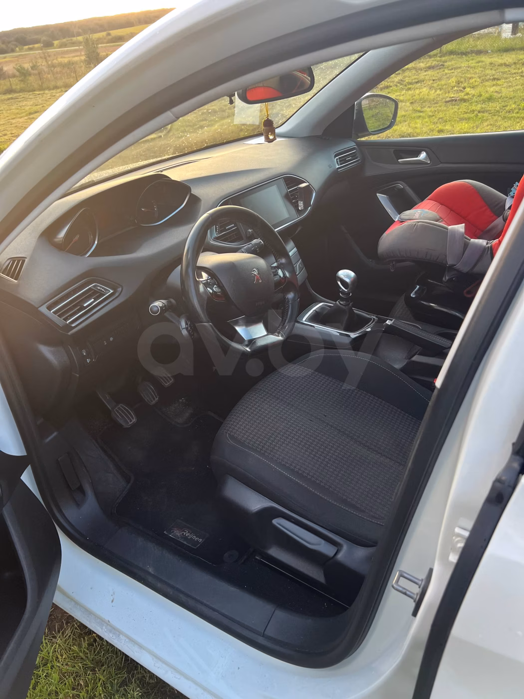 Peugeot 308 фото 9