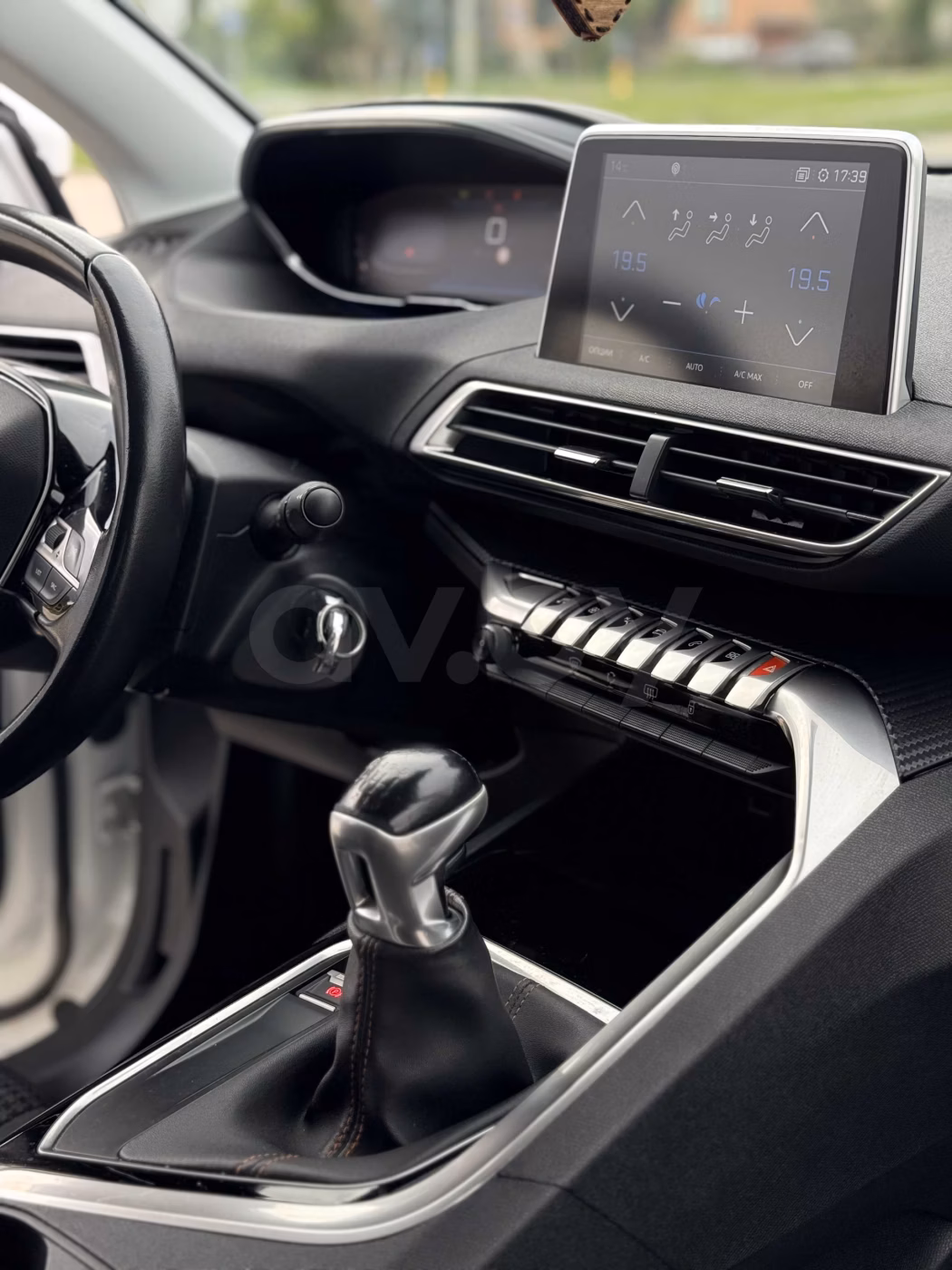 Peugeot 5008 фото 10