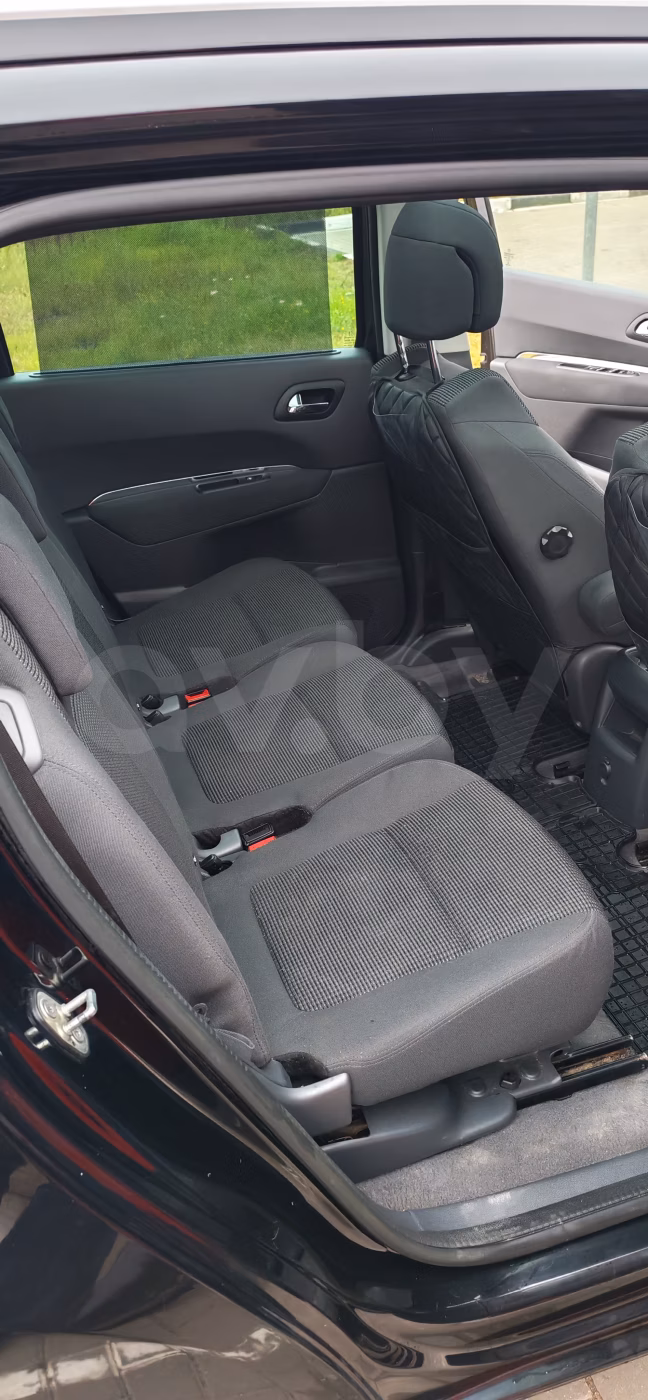 Peugeot 5008 фото 11