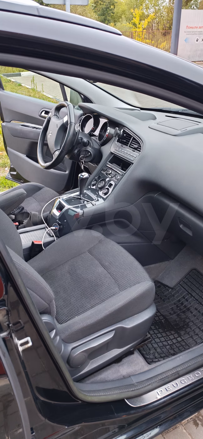 Peugeot 5008 фото 12