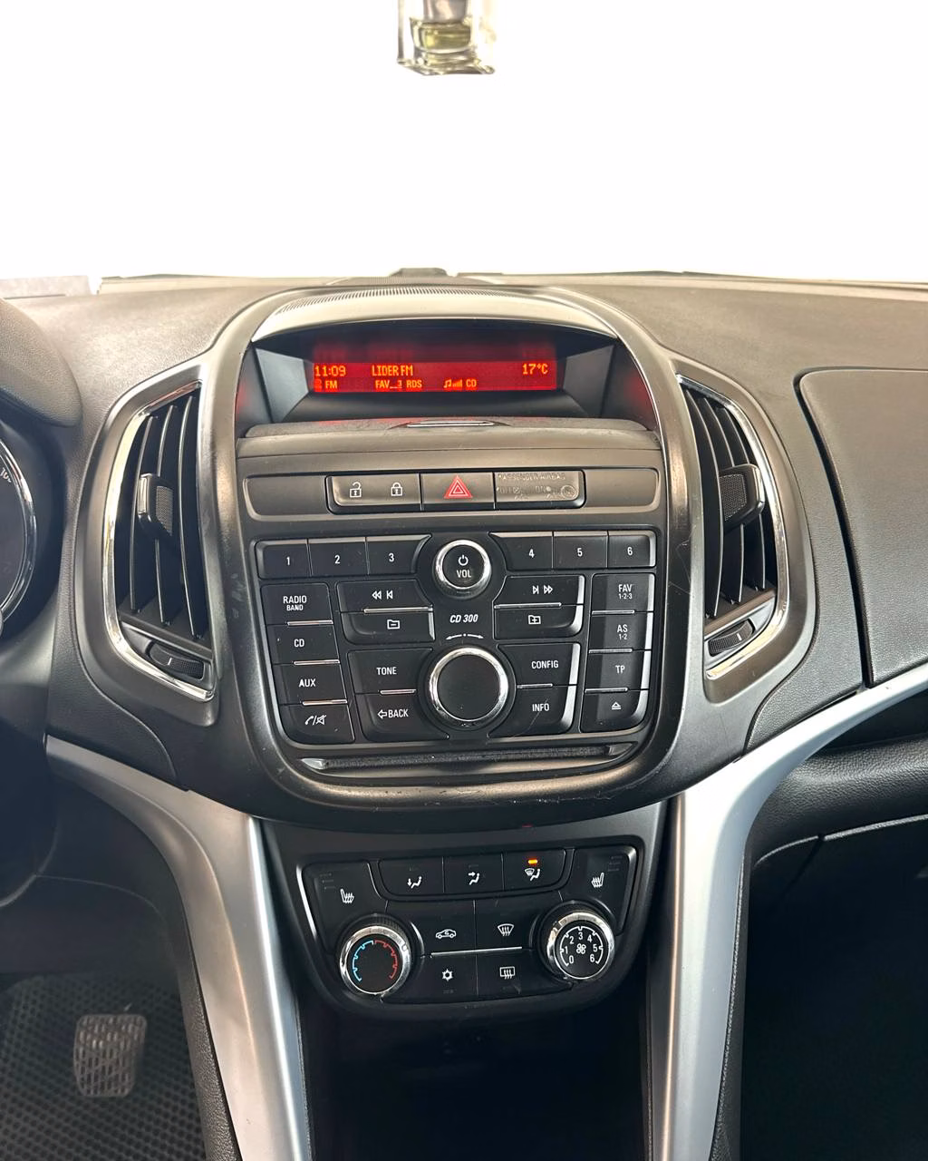 Opel Zafira фото 8