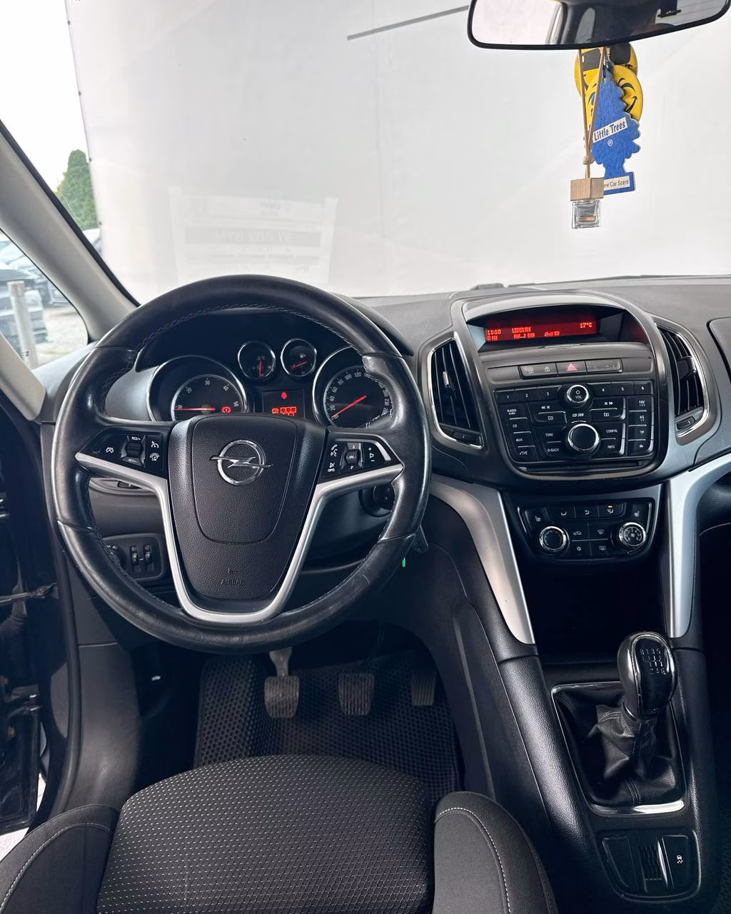 Opel Zafira фото 10