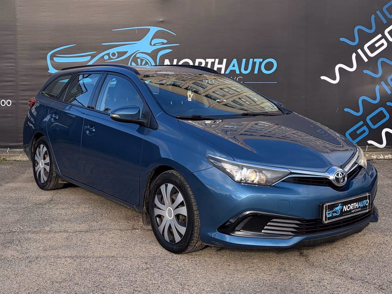 Toyota Auris фото 3