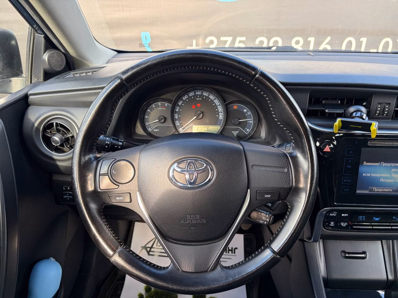 Toyota Auris фото 8
