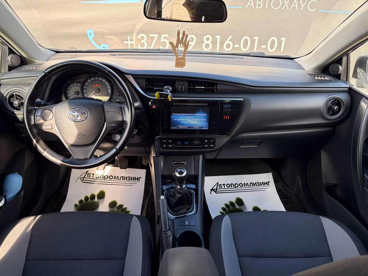 Toyota Auris фото 9