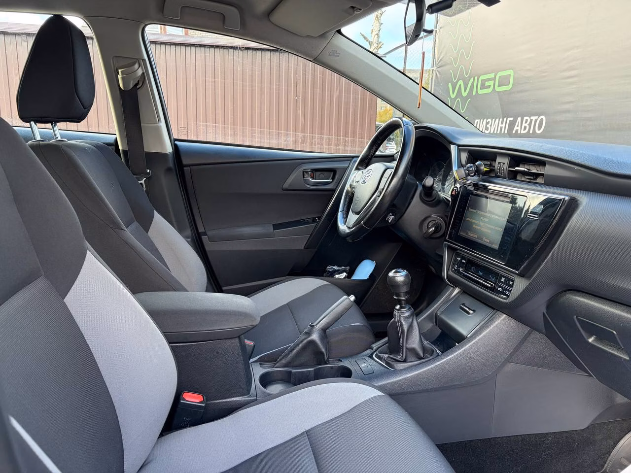 Toyota Auris фото 10