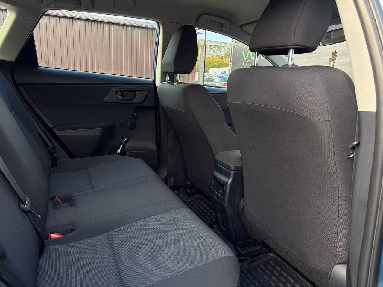 Toyota Auris фото 11
