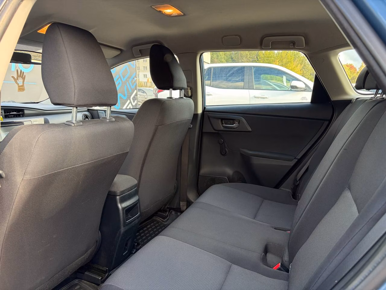 Toyota Auris фото 12