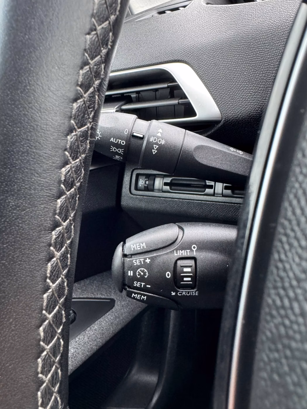 Peugeot 3008 фото 11