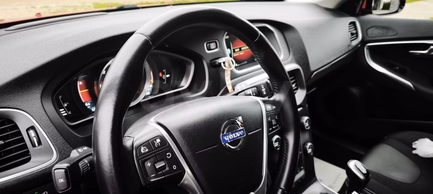 Volvo V40 фото 18