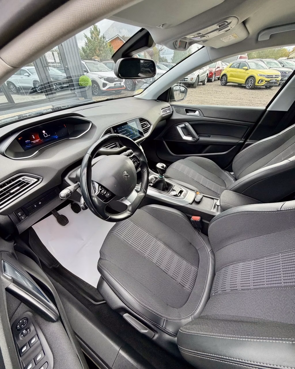 Peugeot 308 фото 8