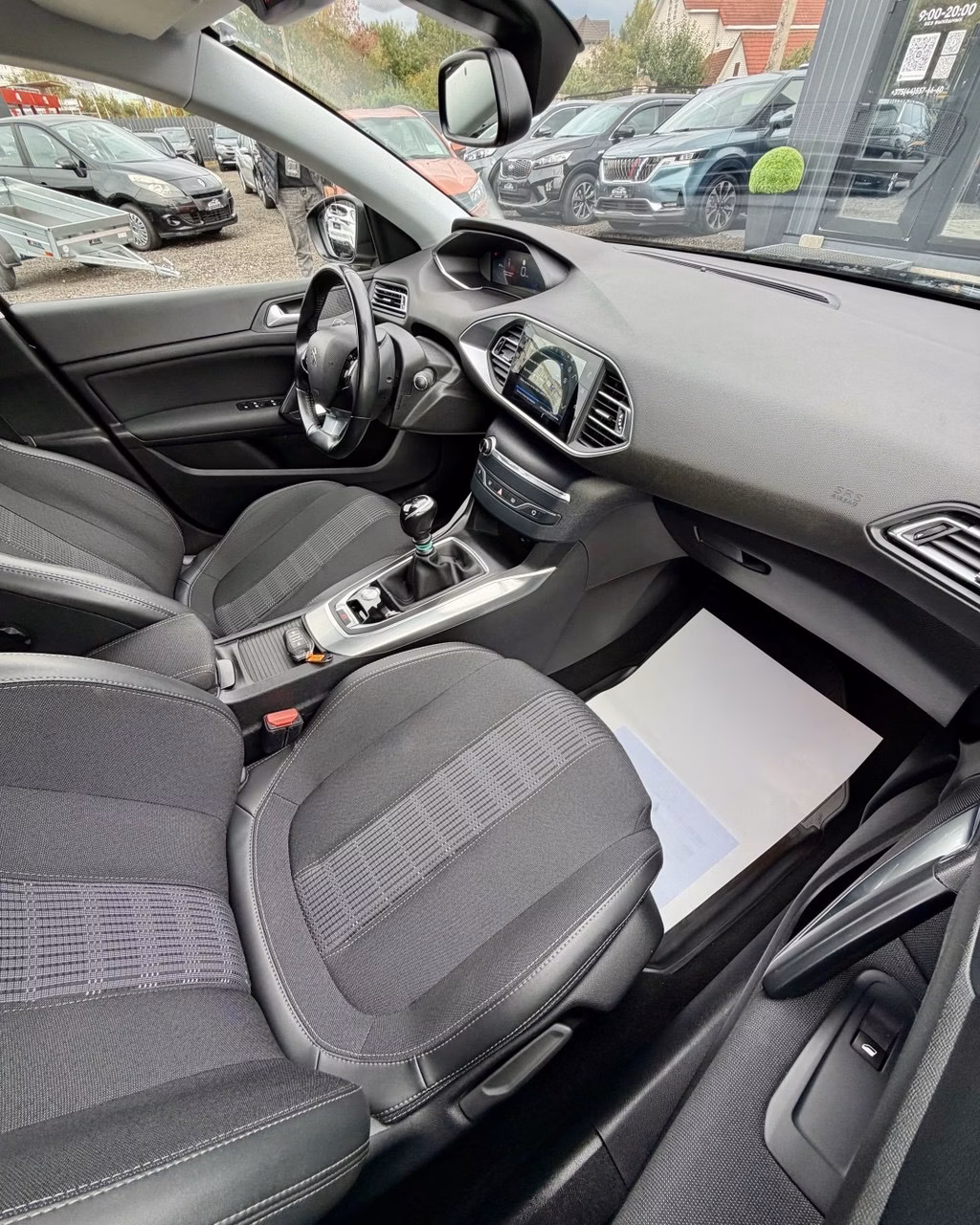 Peugeot 308 фото 10