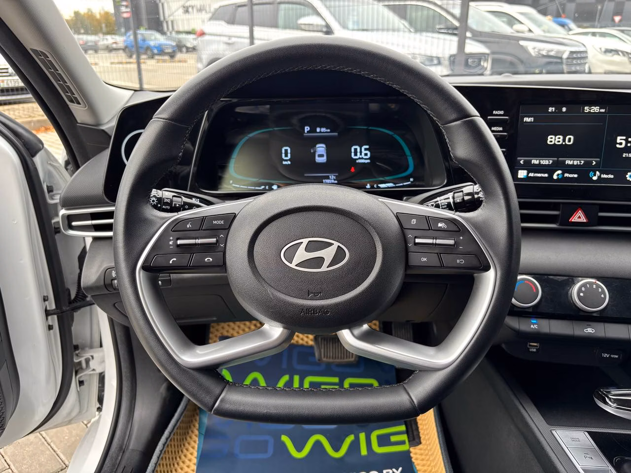 Hyundai Elantra фото 12