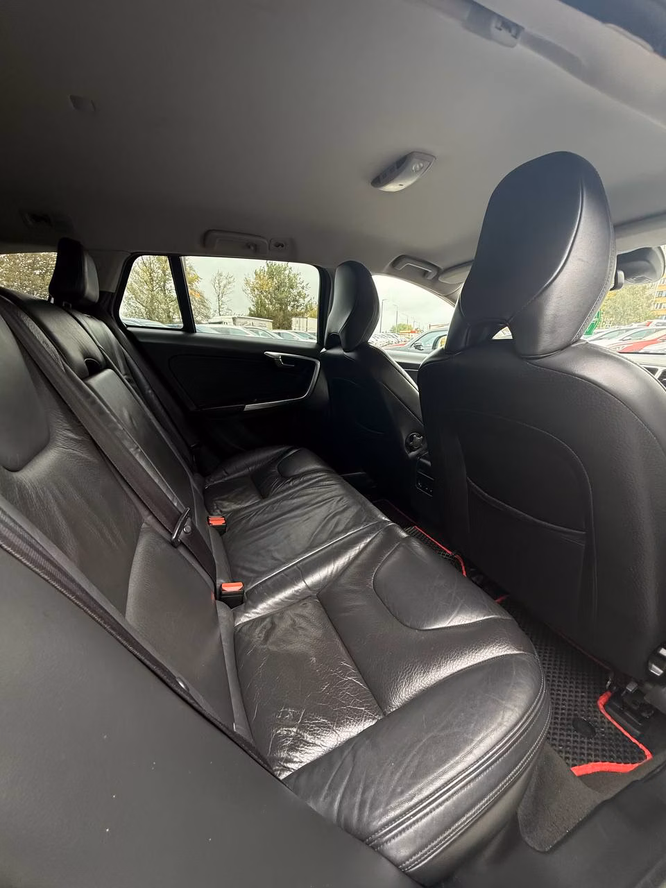 Volvo V60 фото 10