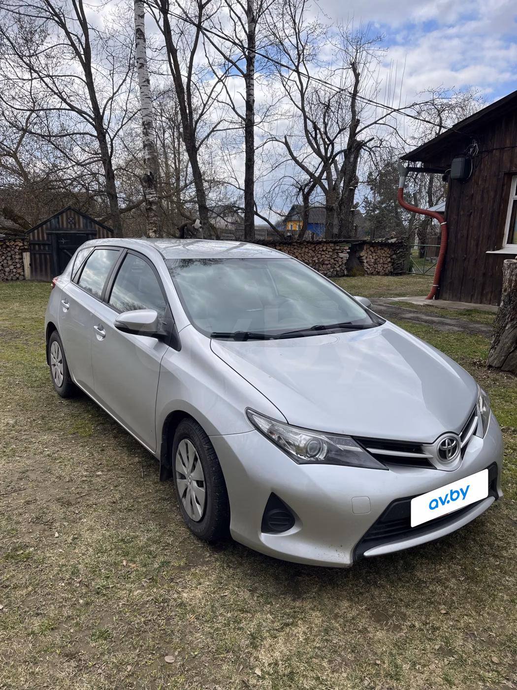 Toyota Auris фото 2
