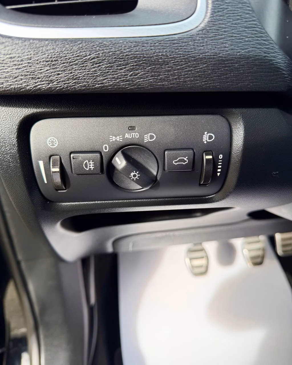 Volvo V40 фото 12