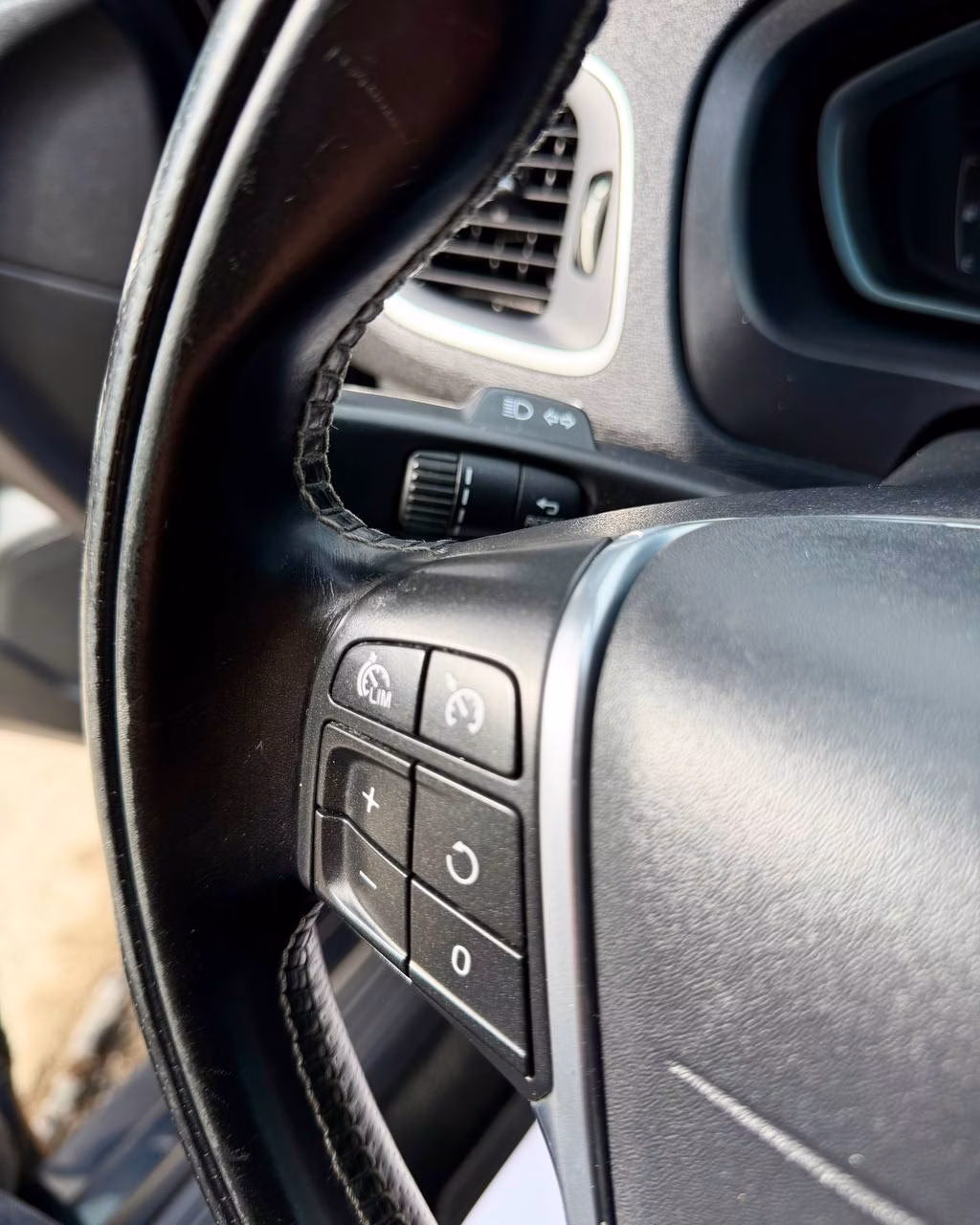 Volvo V40 фото 13