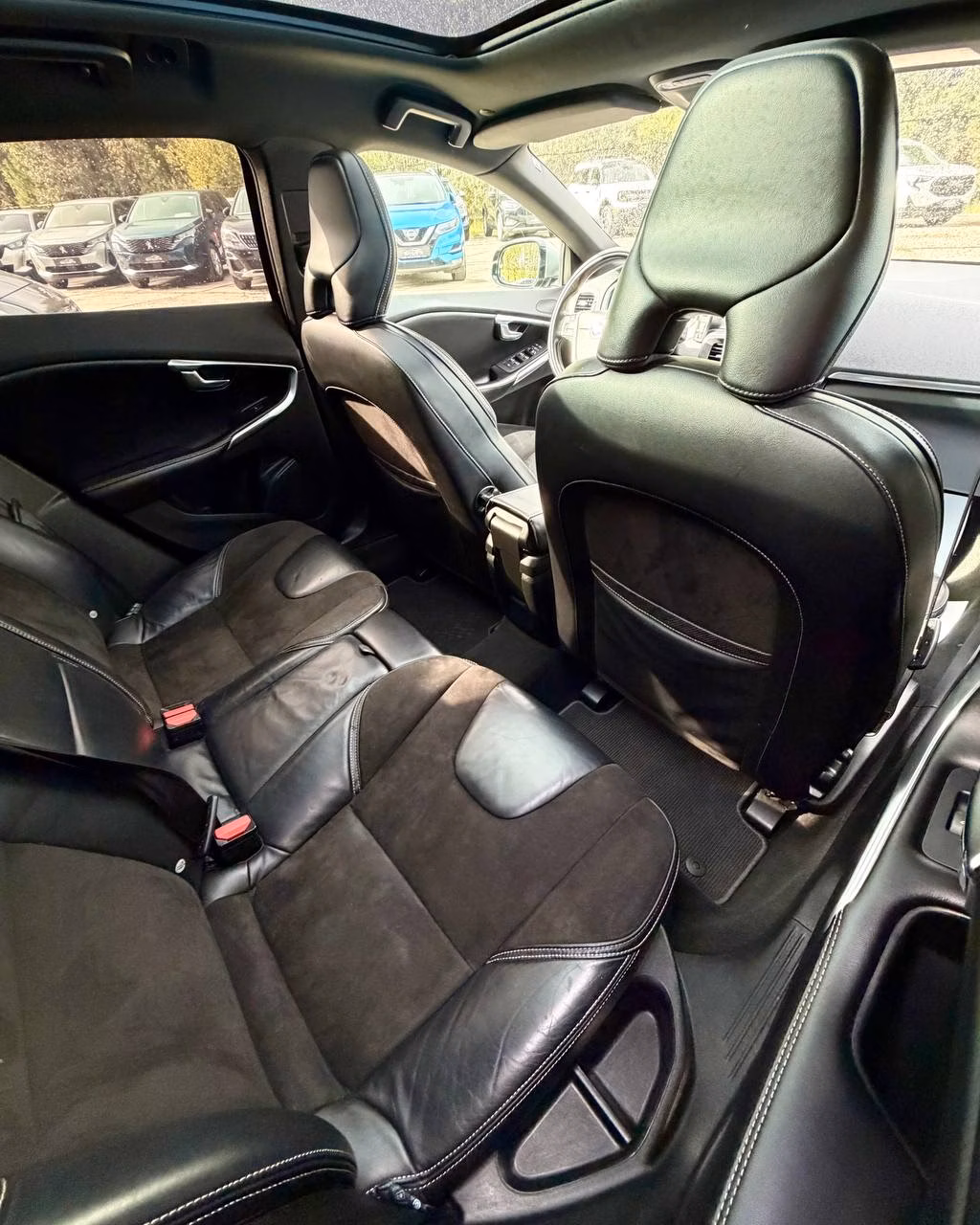 Volvo V40 фото 18