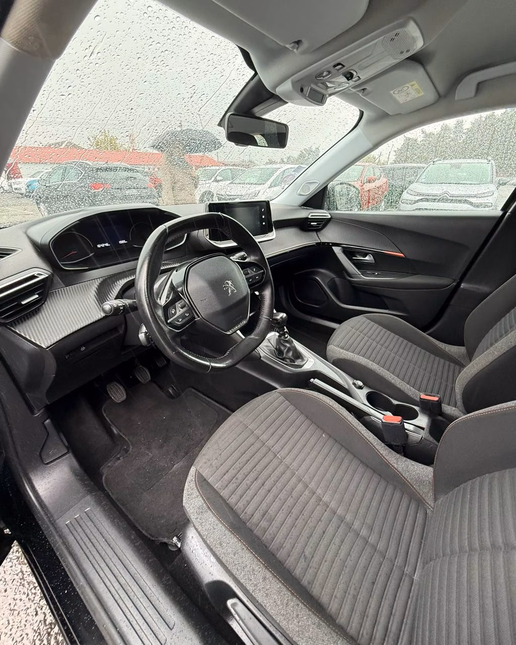Peugeot 2008 фото 10