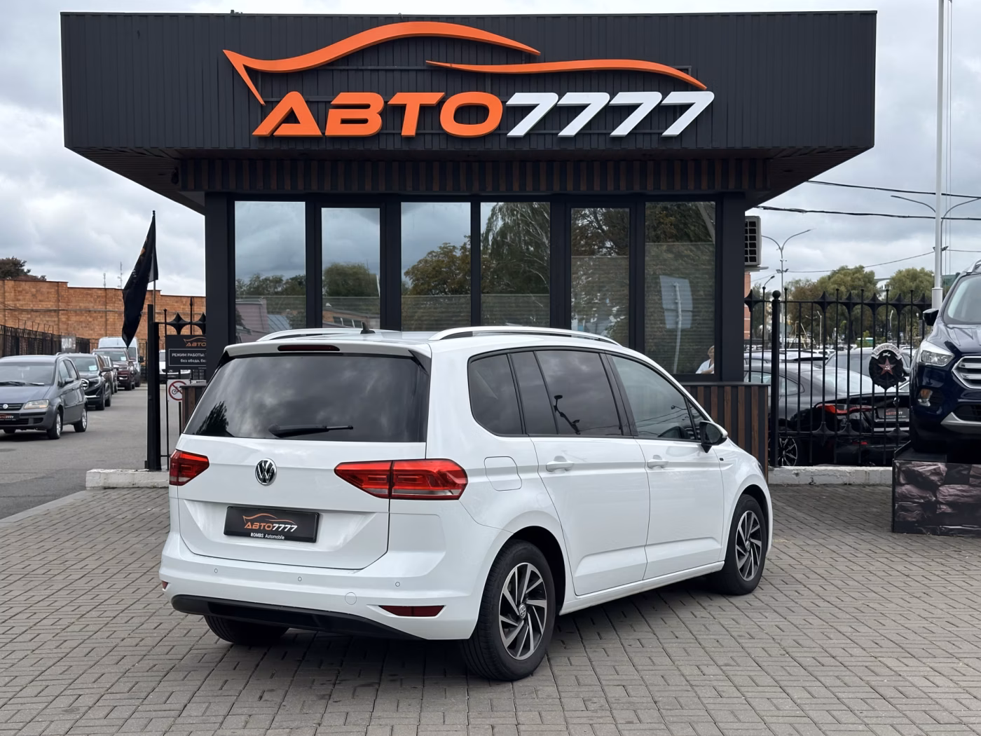 Volkswagen Touran фото 2