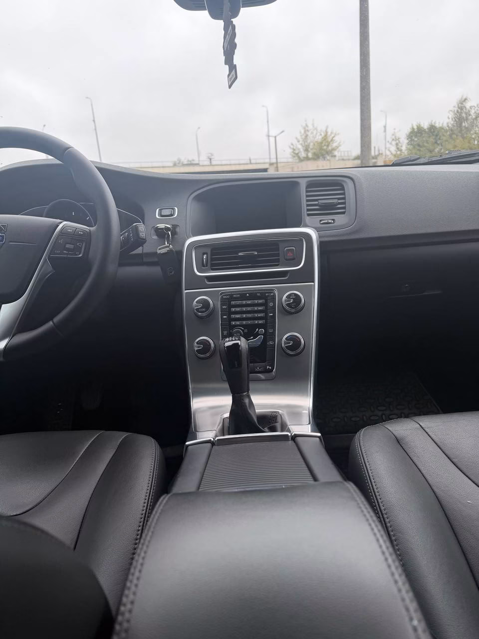 Volvo V60 Cross Country фото 12
