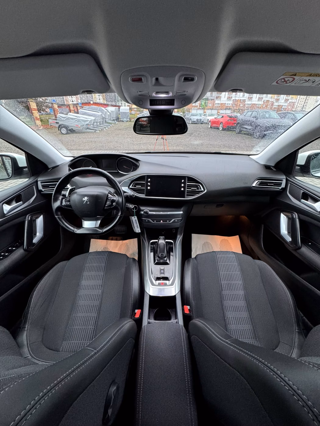 Peugeot 308 фото 8