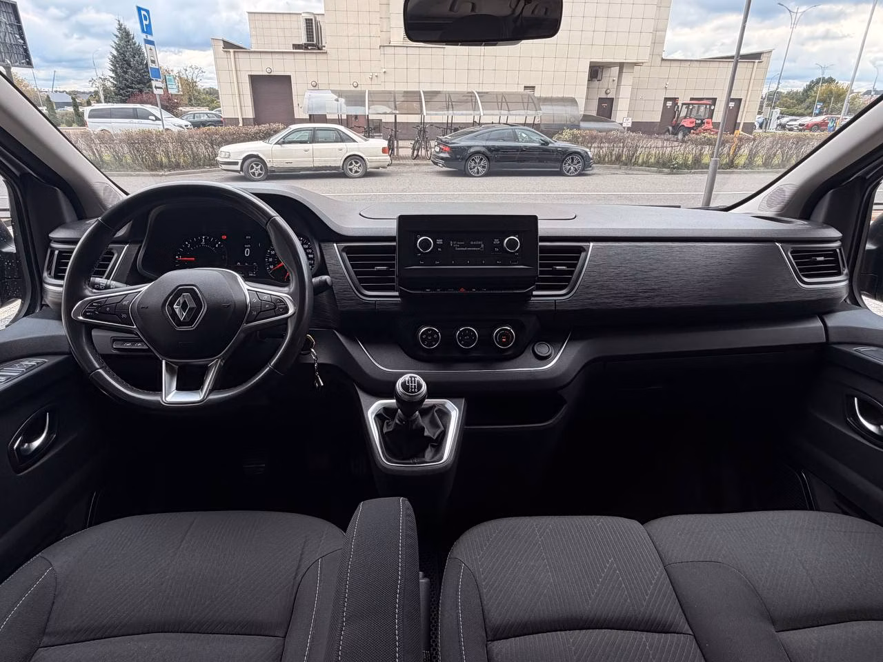 Renault Trafic фото 8