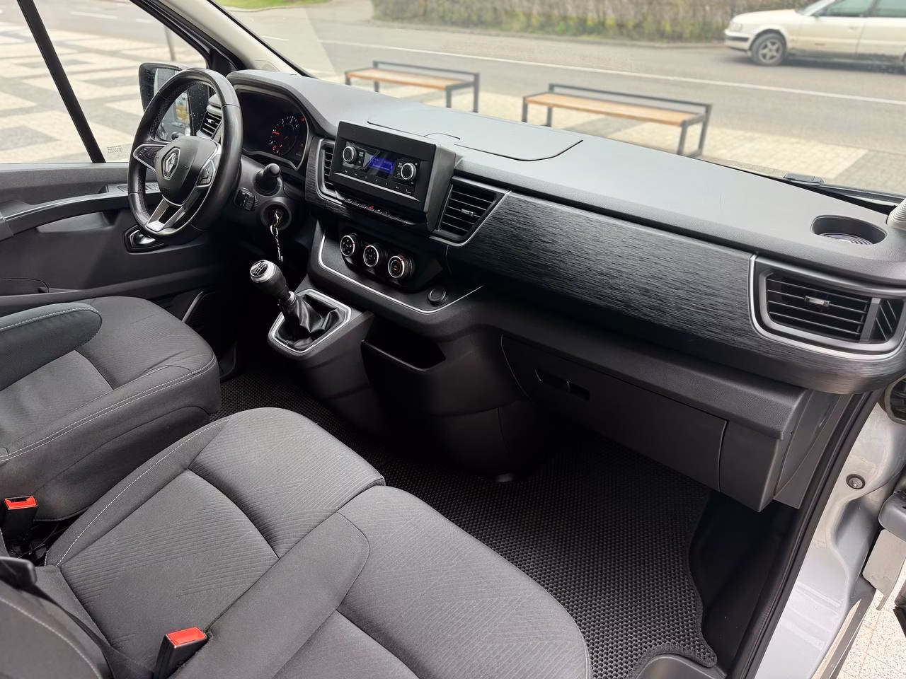 Renault Trafic фото 12